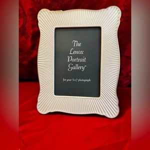 Lenox’s picture frame